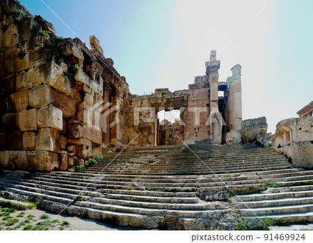 Ruins of Bacchus temple in Baalbek at Bekaa valley, Lebanon Ruins of Bacchus temple in Baalbek at Bekaa valley, Lebanon 91469924
