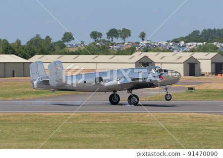 North American B-25J Mitchell bomber landing 91470090