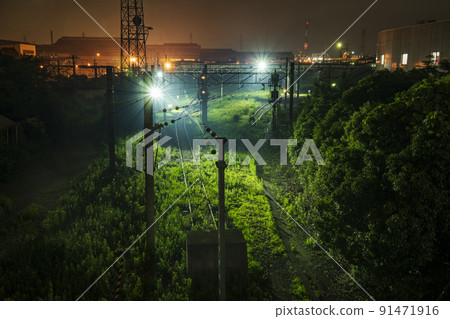川崎/南渡田町廢棄鐵路線和工廠夜景[神奈川縣川崎市] 91471916