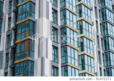 construction of a modern high-rise building, concrete walls and metal frame for glass 91472271