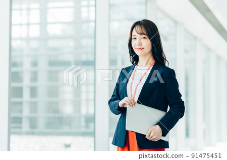 A young female engineer in the office 91475451