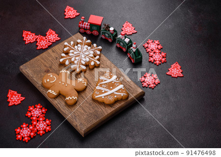 Delicious gingerbread cookies with honey, ginger and cinnamon 91476498