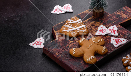Delicious gingerbread cookies with honey, ginger and cinnamon 91476514