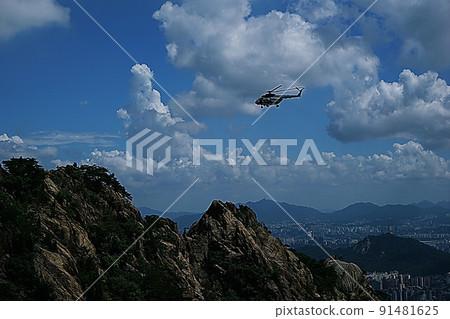 mountain rescue helicopter 91481625