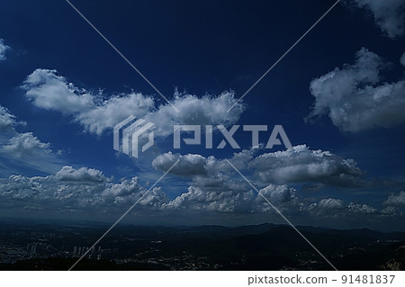 Bukhansan Mountain Landscape on a Cloudy Day Bukhansan Mountain Landscape on a Cloudy Day 91481837