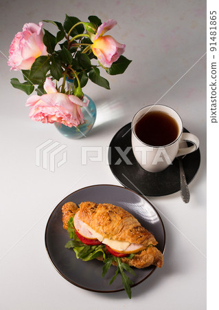 Croissant with black tea, top view 91481865