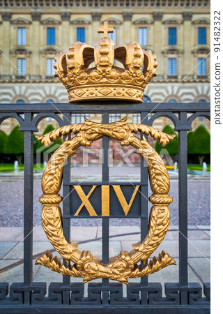 Fence of of the Royal Palace of Stockholm, Sweden, Stockholms Slott, with the royal golden crown, Gamla Stan Fence of of the Royal Palace of Stockholm, Sweden, Stockholms Slott, with the royal golden crown, Gamla Stan 91482322
