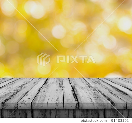 Wooden table, bokeh from golden leaves 91483391