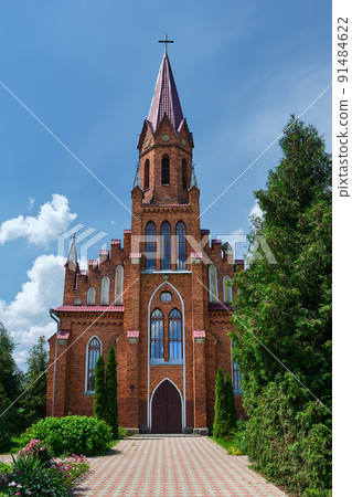 Old ancient catholic church of the Heart of Jesus in Stolovichi, Brest region, Baranovichi district, Belarus. 91484622