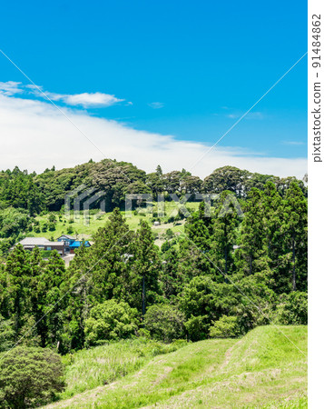 A refreshing view of the Boso Peninsula in early summer, a beautiful fresh green mountain village in Minamiboso 91484862