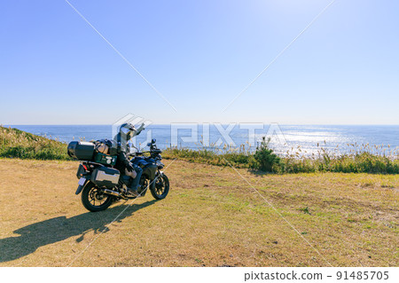 Touring toward the sea 91485705