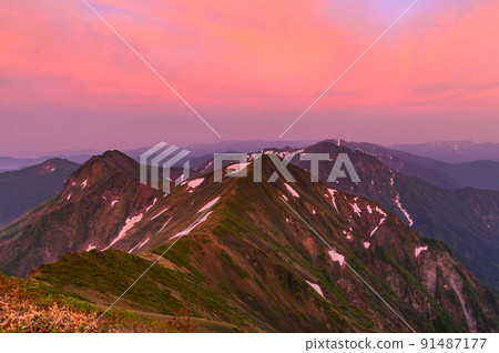 Mountain range and Tanigawa mountain range dyed in the sunrise Mountain range and Tanigawa mountain range dyed in the sunrise 91487177