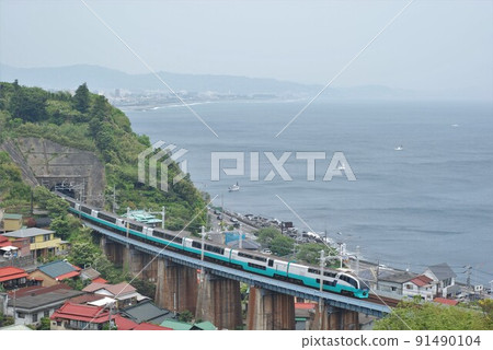 Super View Odoriko 運行在相模灣和東海道本線 Super View Odoriko 運行在相模灣和東海道本線 91490104