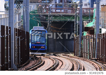 Tokyo Sakura Tram train bound for Waseda running toward Gakushuinshita train stop 91491976