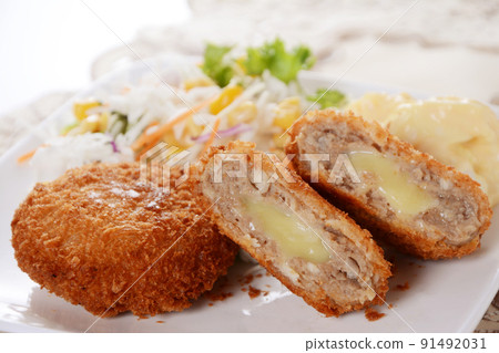 Menchi-katsu with cheese 91492031