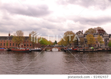Amsterdam, the Netherlands, canals and bicycles 91492437