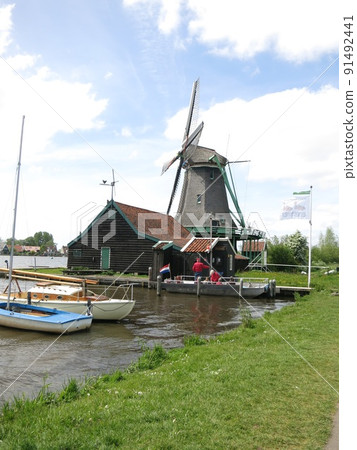 Dutch windmill hut 91492441