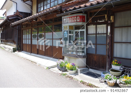 View of a private house with a retro cigarette show window 91492867