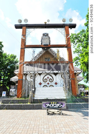 【阿寒町、阿寒摩周國立公園、阿寒湖、愛努古壇、愛努文化傳統中心、Onnetise前的貓頭鷹對象】 【阿寒町、阿寒摩周國立公園、阿寒湖、愛努古壇、愛努文化傳統中心、Onnetise前的貓頭鷹對象】 91494636