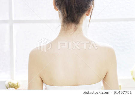 Beauty cut close-up of a woman's back 91497791