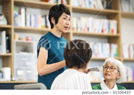 中老年男女洽談 中老年男女洽談 91500497