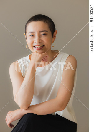 頭髮很短的女人 頭髮很短的女人 91500524