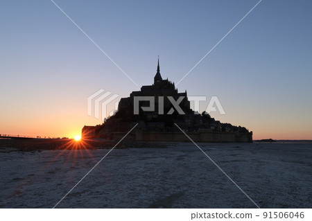 Evening view of Mont Saint Michel, France 91506046