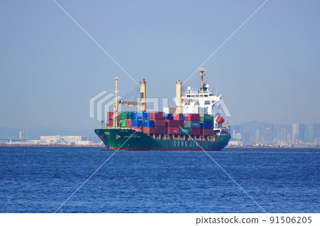 Arrival of a container ship at Kobe Port Arrival of a container ship at Kobe Port 91506205