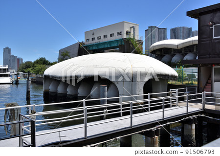 Hamarikyū Drainage Station and Shiodome River Lock Gate 91506793