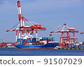 Container ship waiting for loading and unloading work 91507029