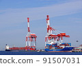 Container ship waiting for loading and unloading work 91507031