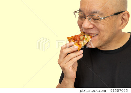 A man eating pizza deliciously 91507035
