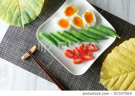 A delicious tropical salad A delicious tropical salad 91507064
