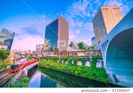 Overlooking the beautiful Hijiribashi, Tokyo Metro Marunouchi Line new model 2000 series, Ochanomizu Station, etc. 91509047