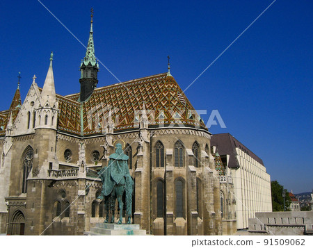 Matthias Church in the blue sky 91509062