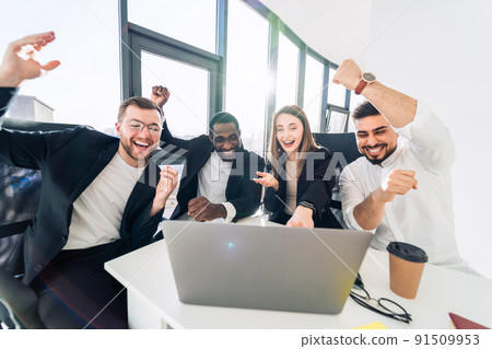 Group of multiracial business people celebrating success 91509953