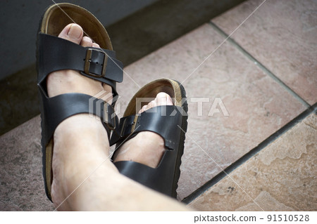 Sandals, feet, bare skin, both feet, cross, up, outdoors 91510528