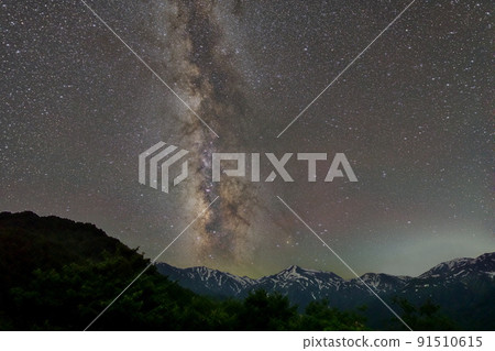 Summer Milky Way rising to the Ushirotateyama mountain range 91510615