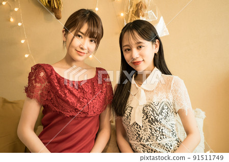 Portrait of two women (nightwork image) 91511749