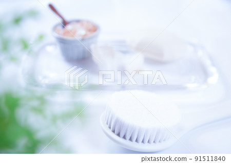 Image of body brush and bathroom 91511840