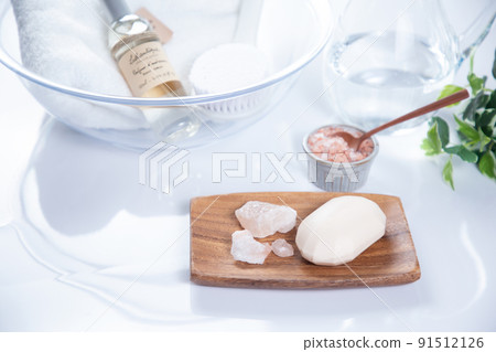 Image of clean bathroom 91512126