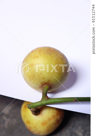 Baccaurea motleyana with leaf for eat 91512744