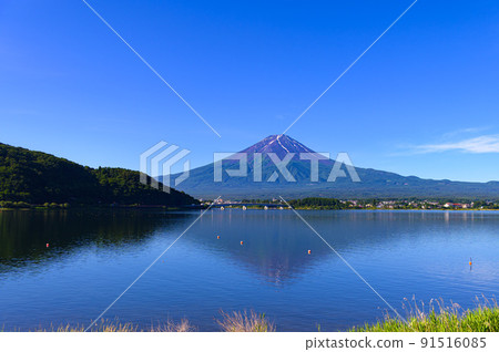 (山梨縣)初夏清晨的河口湖畔倒置富士 (山梨縣)初夏清晨的河口湖畔倒置富士 91516085