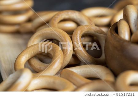 a large amount of traditional snacks round cracknel a large amount of traditional snacks round cracknel 91517231