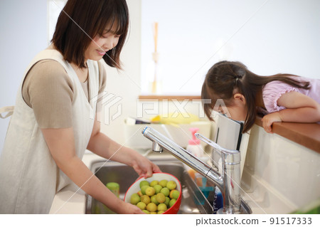 Mother washing plums Mother washing plums 91517333