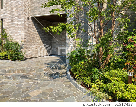 The entrance approach to a fashionable new condominium 91517438