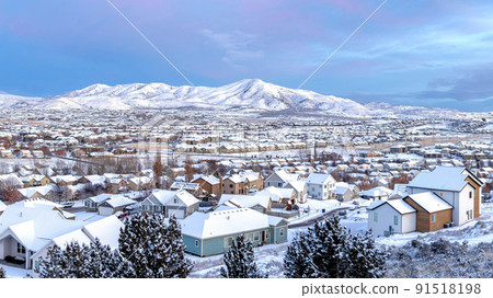 Pano A view of the valley and the houses with the mountains and blue sky as the background 91518198