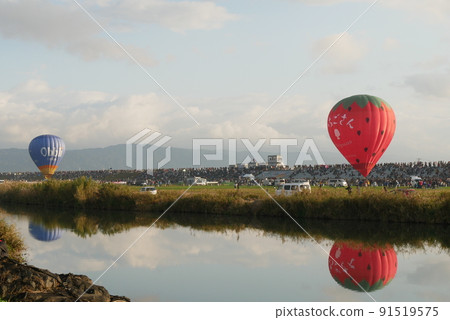 Huge balloon on the riverbed Huge balloon on the riverbed 91519575