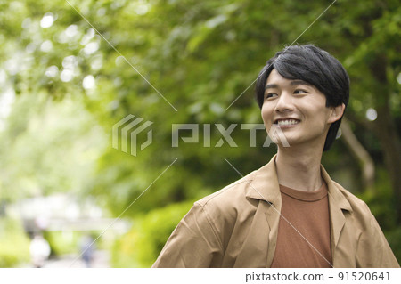 Male in his 20s Portrait in the fresh green 91520641