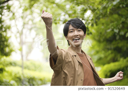 Male in his 20s Portrait in the fresh green 91520649